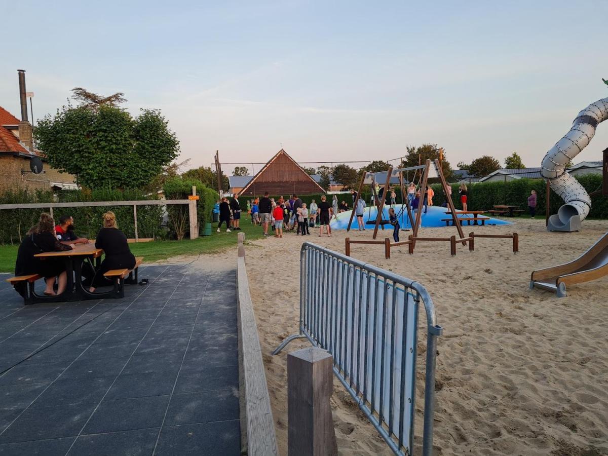 Chalé Op Gezellige Familiecamping Bij Zee Kamperland